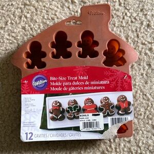 Wilton Orange Gingerbread Bite-Size Silicone Mold